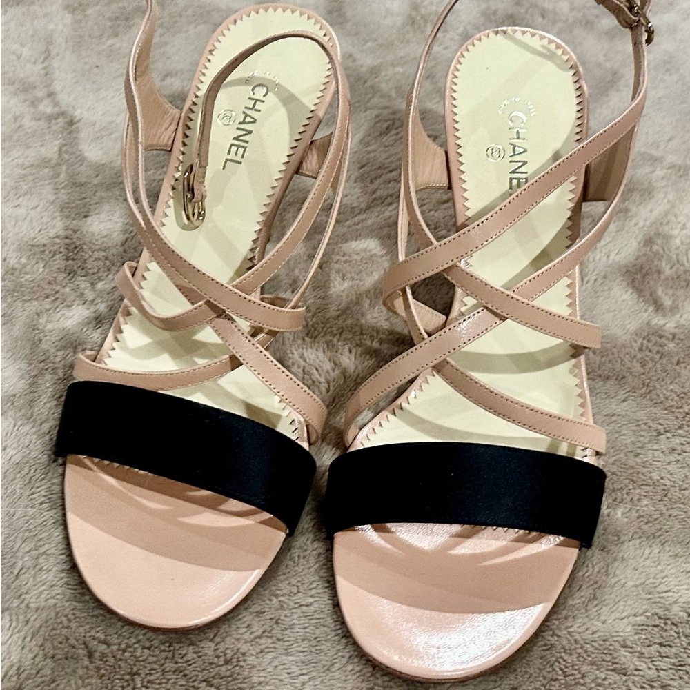 ❌Sold❌ CHANEL Nude and Black Strappy Sandals